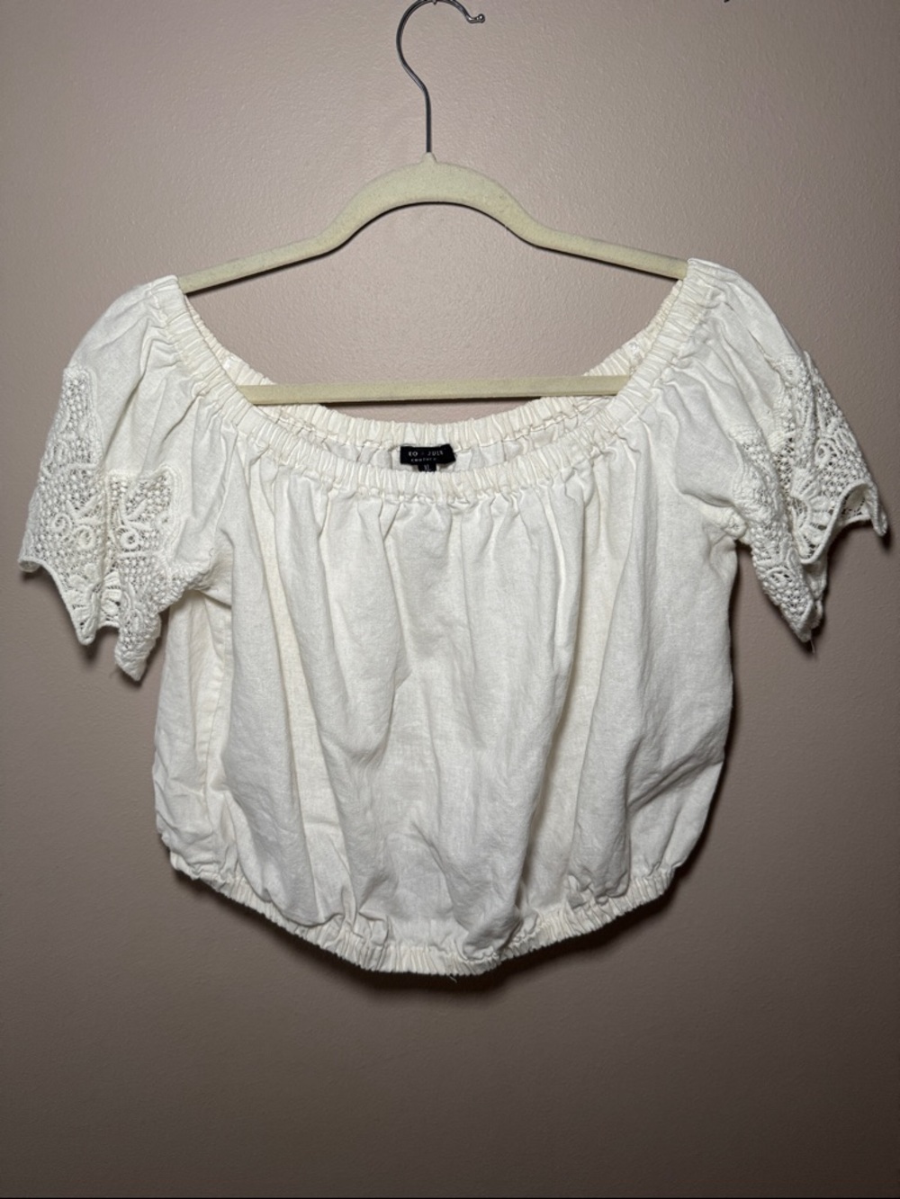 Romeo & Juliet Couture Cream Off-Shoulder Crochet Sleeve Crop Top
